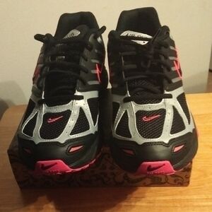 Nike Women's Black and Pink Sneakers